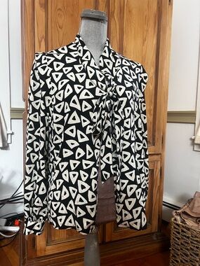 Jeremiah S vintage Black & White Geometric 2-piece set Tie-Neck Blouse & skirt